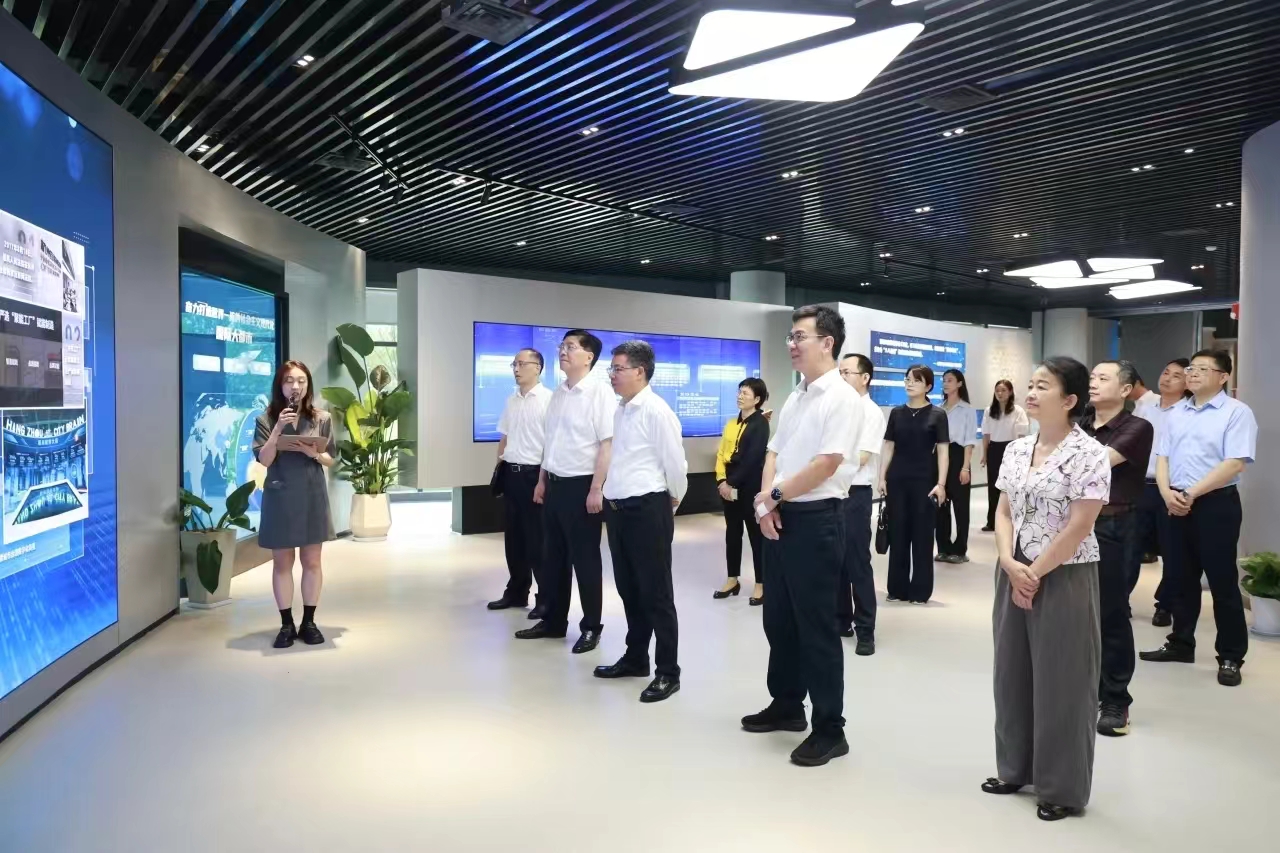 浙江省人大常委會(huì)副主任暨軍民一行蒞臨當(dāng)虹科技調(diào)研